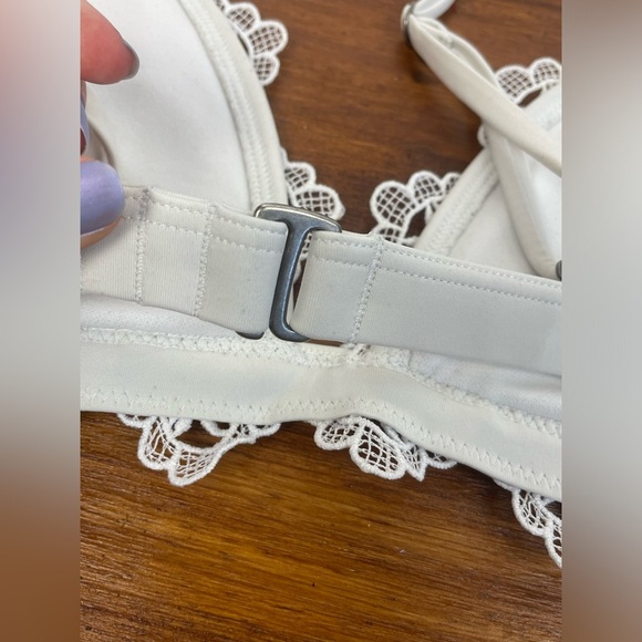 Hollister White Lace Bikini Swim Top With Adjustable Straps Sz Small Women’s EUC - Picture 6 of 10